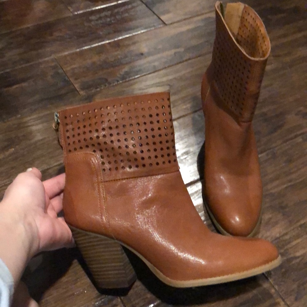 Nine West Brown Bootie EUC